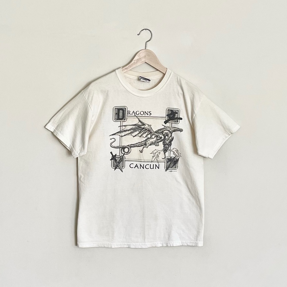 Vintage 1999 Dragons Cancun Block Print Graphic Off White T Shirt Adult Medium